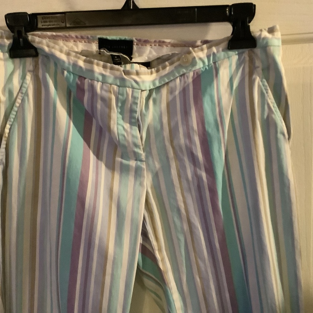The LIMITED size 6 bell bottom pants 97% cotton 3% spandex fun pair of pants - Picture 4 of 4